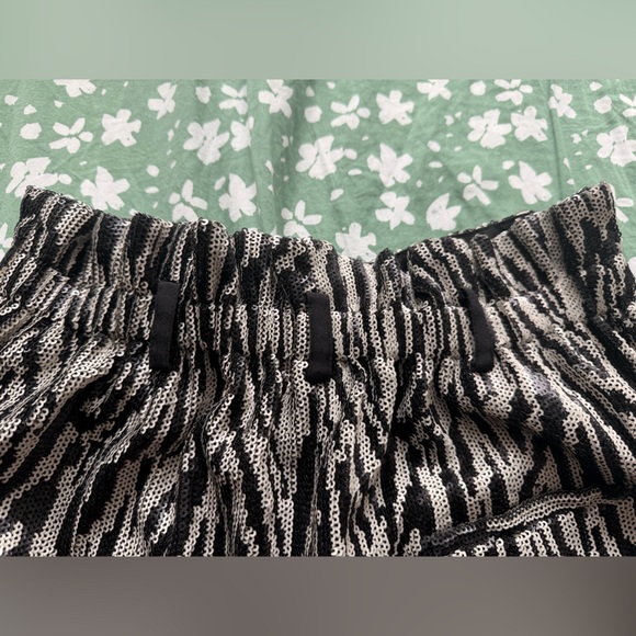 Self Portrait, US4, UK8, Sequined shorts, never worn, NWOT - Picture 4 of 5